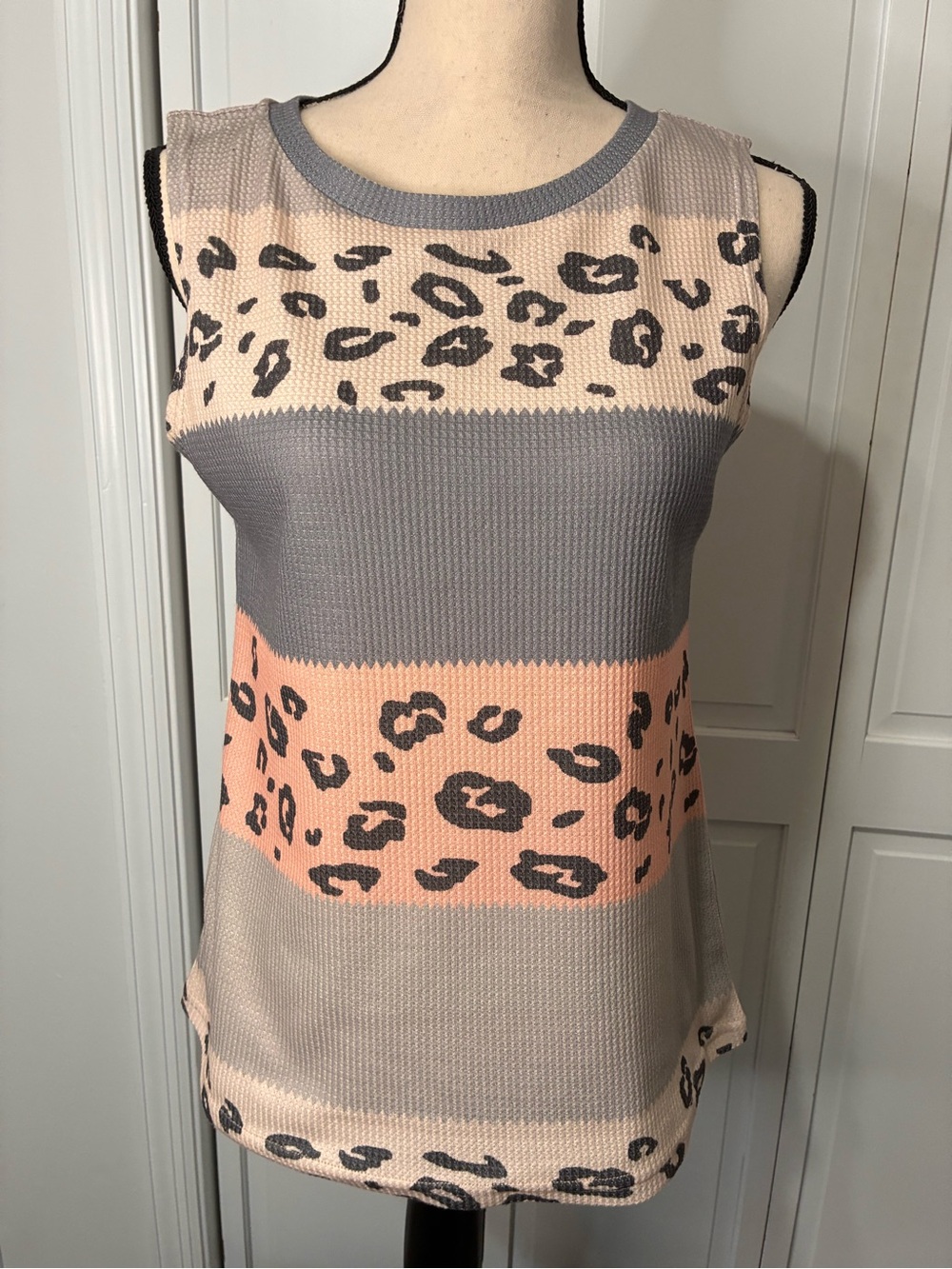Sleeveless Animal-Print Knit Tank Top - Pink & Gray small